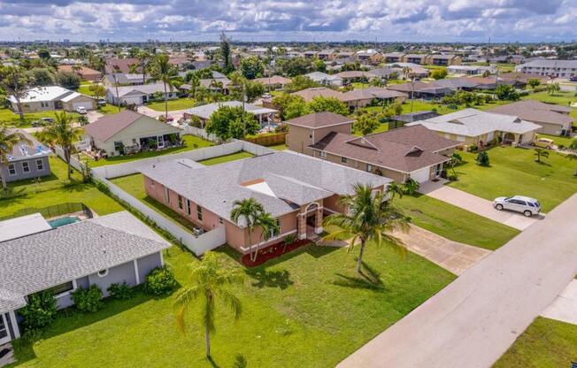 4539 SW 6 PL