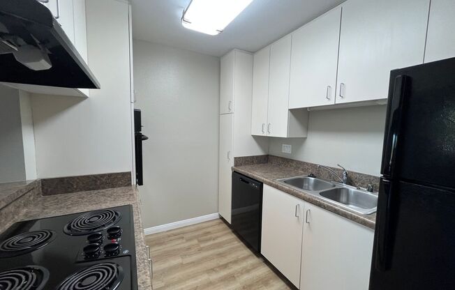 2 beds, 1 bath, 980 sqft, $2,400, Unit 055