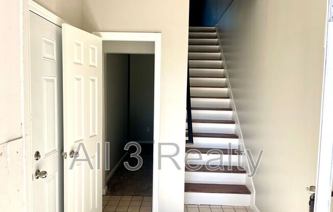 2145 HOLLYWOOD DR NW