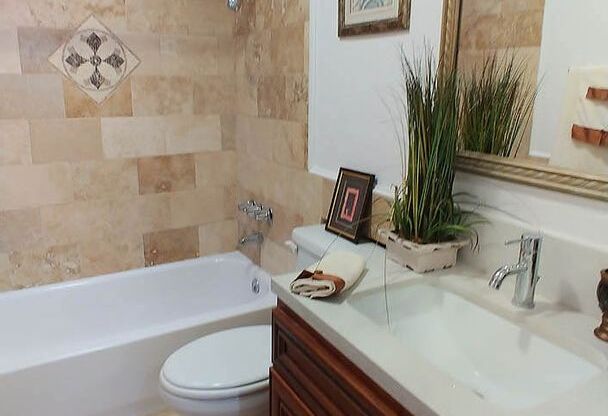 2 beds, 2 baths, 910 sqft, $2,850, Unit 512