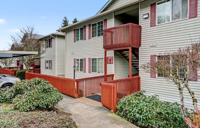 Lakeside Living at The Apartments at Cinnamon Lakes