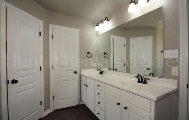 4 beds, 2 baths, $2,050