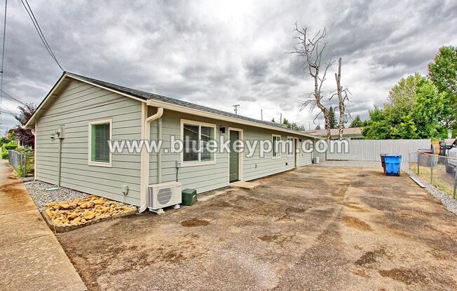 1 Bed, 1 Bath Duplex Unit on Main Street in Washougal