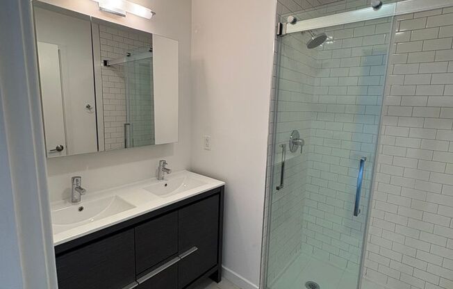 2 beds, 2 baths, $1,595, Unit 401