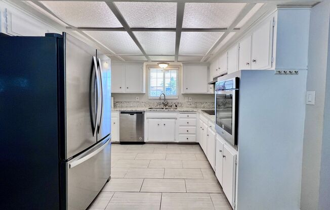 $2,220 Gettysburg & Willow, 3 Bedroom 2 Bathroom - Ashcroft Ave, Clovis - 2 living rooms + yard care included