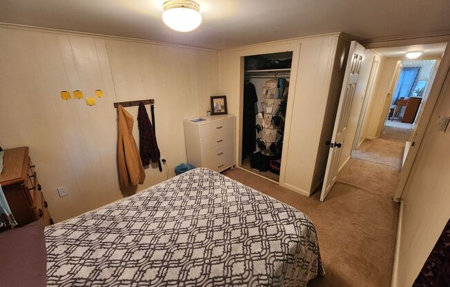 2 beds, 1 bath, $995