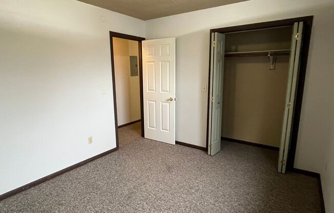 2 beds, 1 bath, $850, Unit 0001