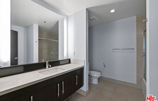 1 bed, 2 baths, 1,110 sqft, $4,000, Unit 815