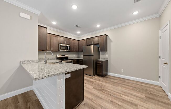 2 beds, 2 baths, 977 sqft, $925, Unit 221