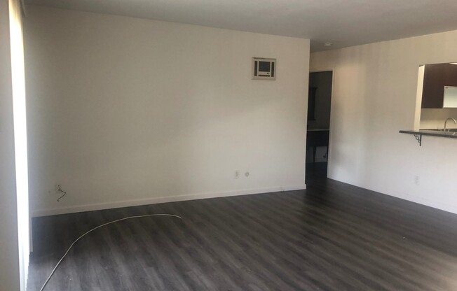 3 beds, 2 baths, $2,900, Unit Unit B