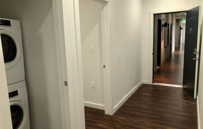 2 beds, 2 baths, 895 sqft, $2,073, Unit 406