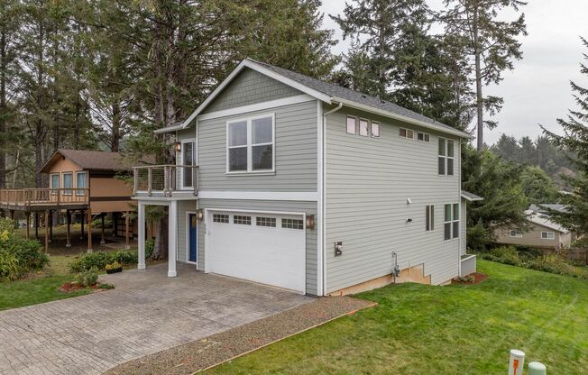 Beautiful Home in Depoe Bay!