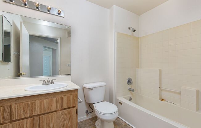 2 beds, 2 baths, $1,250, Unit Bldg KK