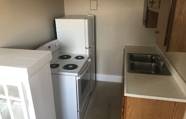 Studio, 1 bath, 420 sqft, $650, Unit 64