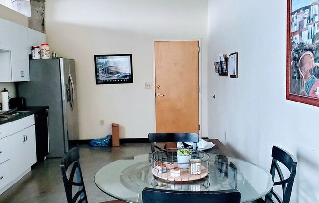 1 bed, 1 bath, 694 sqft, $1,275, Unit 301