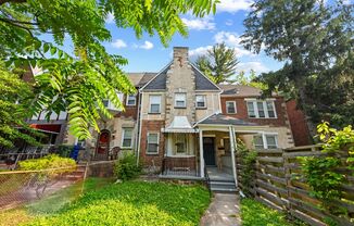 Spacious 3-Bedroom home with Modern Amenities in East Baltimore!