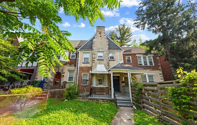Spacious 3-Bedroom home with Modern Amenities in East Baltimore!