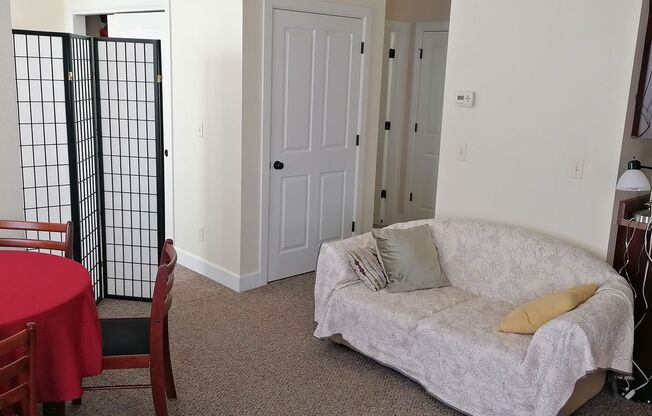 Studio, 1 bath, 600 sqft, $995, Unit 202