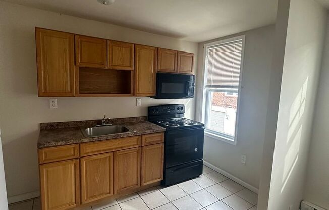 3 beds, 1 bath, $1,320