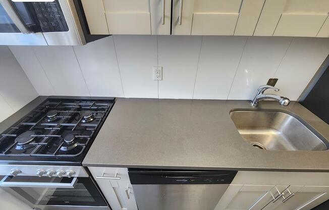 1 bed, 1 bath, 720 sqft, $2,642, Unit 32D
