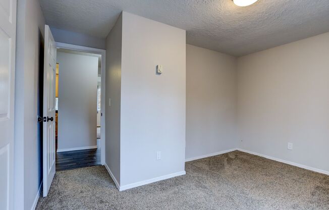 2 beds, 1 bath, 990 sqft, $1,595, Unit 15