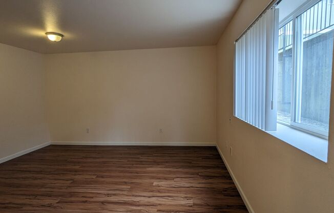 2 beds, 1 bath, 750 sqft, $1,425, Unit 26