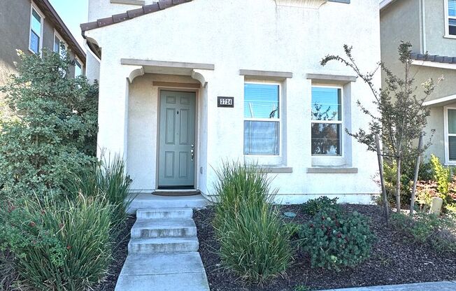 Natomas 3 Bedroom Home with a loft for rent!