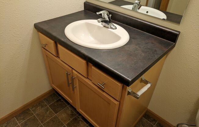 1 bed, 1 bath, 718 sqft, $985, Unit 627-305