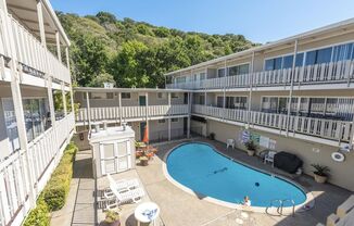 203 - 2401 Carlmont