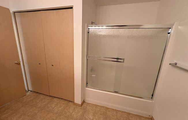 2 beds, 2 baths, 1,018 sqft, $1,450, Unit 354-3044