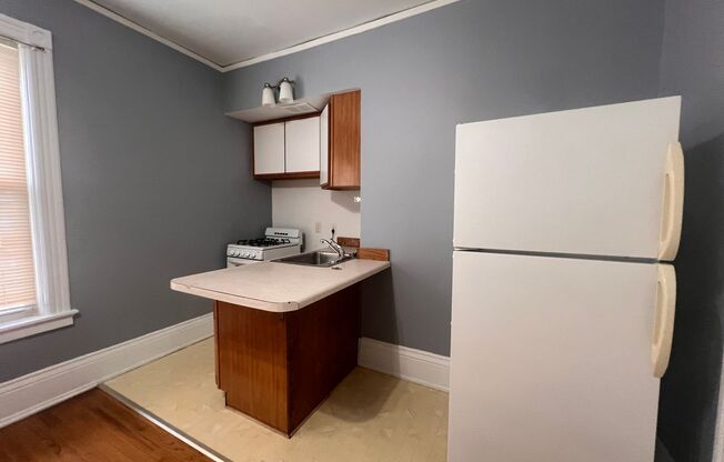 Studio, 1 bath, $795, Unit 12