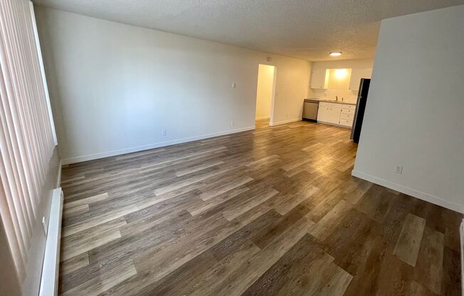 2 beds, 1 bath, 760 sqft, $1,100, Unit 5