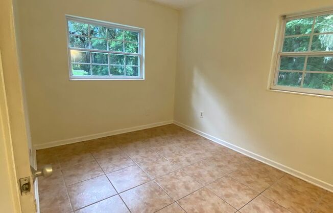 2 beds, 1 bath, $1,300