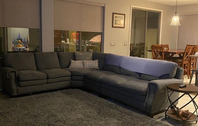 Upgraded and Spacious 5 Bed/3 Bath in Northwest Phoenix