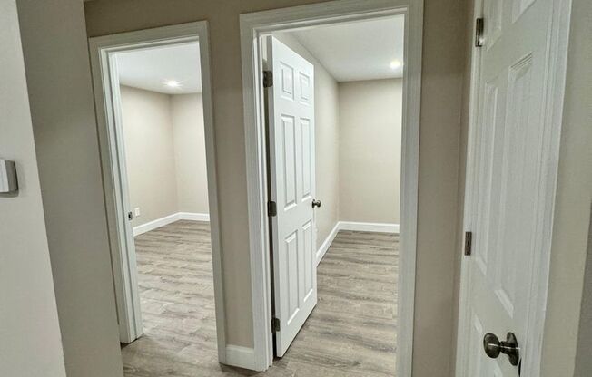 2 beds, 1 bath, 680 sqft, $2,350, Unit 27-11