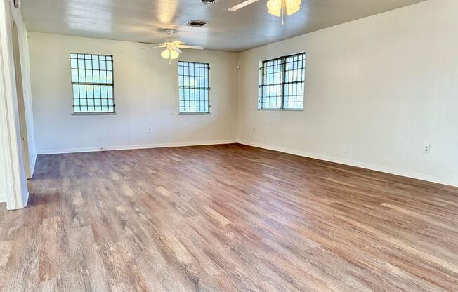Charming 3 Bedroom 2 Bath House located in South Baton Rouge!!!