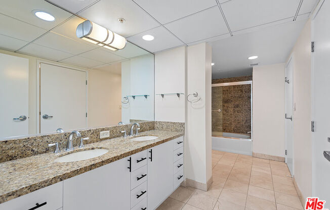 1 bed, 1 bath, 992 sqft, $4,250, Unit 517