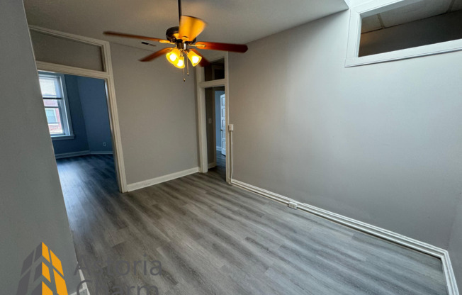 2 beds, 1 bath, $1,300, Unit Unit 3