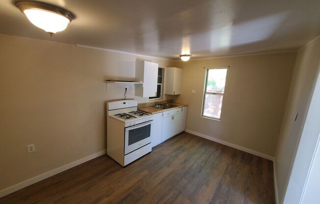 1 bed, 1 bath, $2,600, Unit 105 N Fulton B (back house)