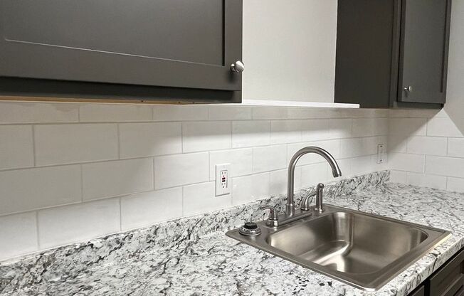 1 bed, 1 bath, 665 sqft, $1,000, Unit 77