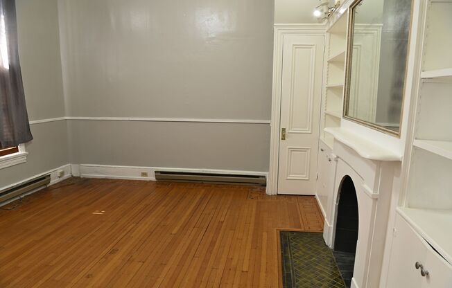 2 beds, 1 bath, $1,175, Unit 204 Forster