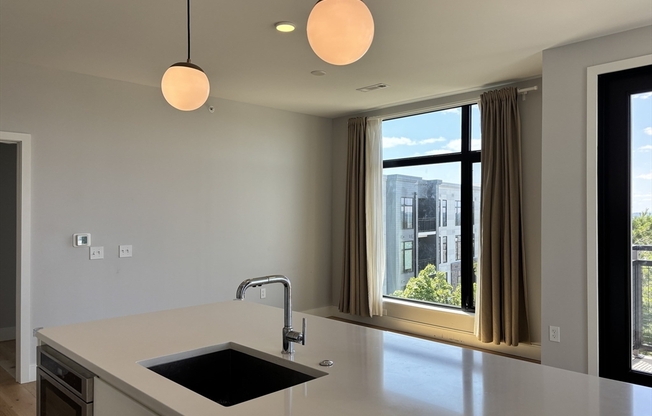 2 beds, 2 baths, 1,024 sqft, $4,000, Unit 725