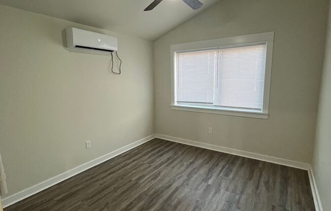 2 beds, 1 bath, $1,275, Unit UNIT B