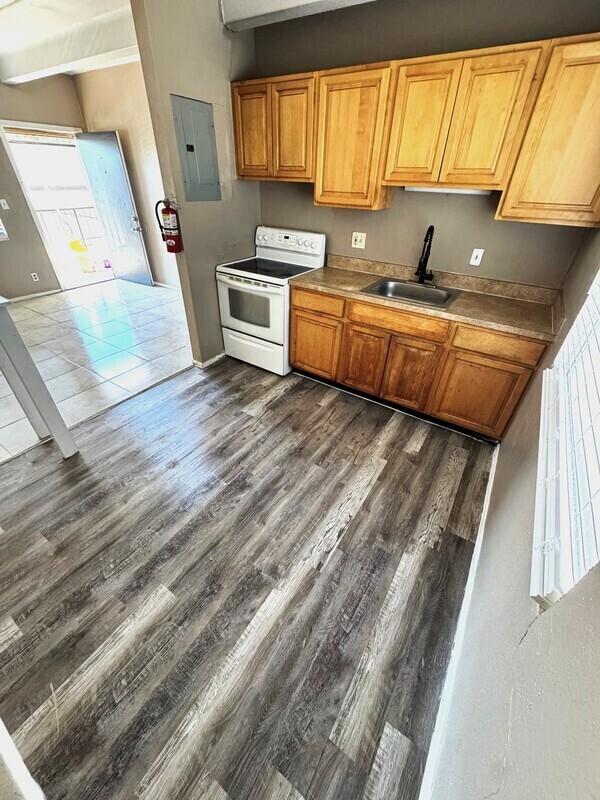 5261 Alhambra Dr