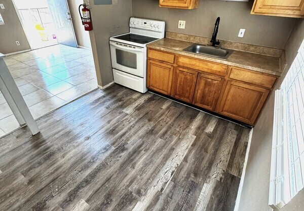 5261 Alhambra Dr