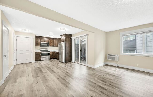 2 beds, 1 bath, 880 sqft, $1,395, Unit #1