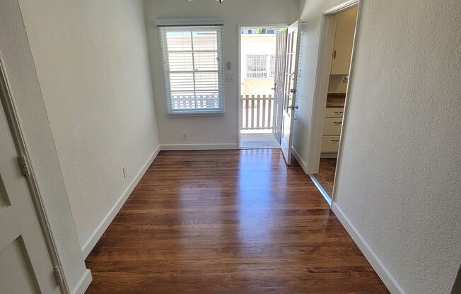 2 beds, 1 bath, $2,395, Unit 4473L