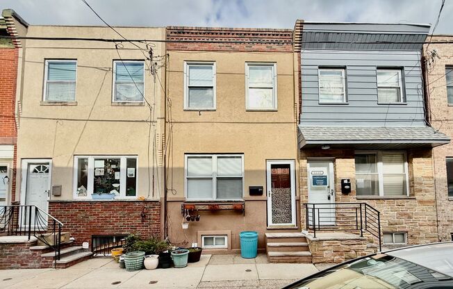 Recently UPDATED 3 BD/1 BA HOUSE in great East Passyunk/LOMO location w/ new Engineered Wood Flooring, WASHER/DRYER, Semi-finished basement & PATIO