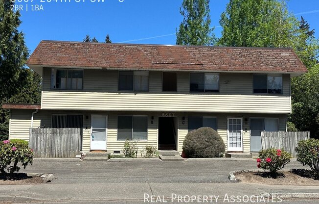 5607 204 ST SW