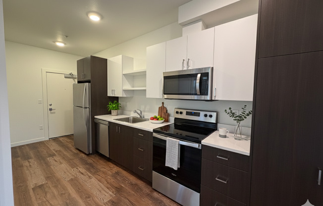 J0629 - North Louie Apartments